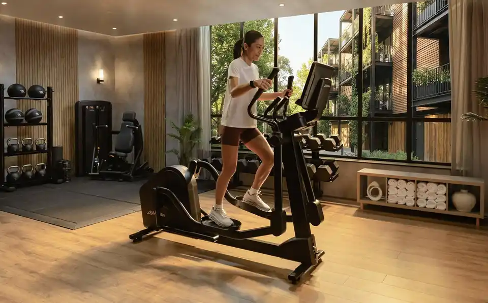 9-atmos_2026_lifefitness_elliptical_right45_talent_2190_v4_sml.webp