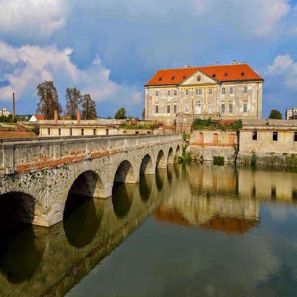 "Юроком 2000"ООД: Санитарни продукти Alcadrain се вписват хармонично в интериора на бароковия замък Холич в Словакия