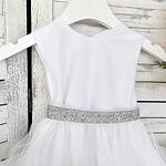 Официална детска рокля от тюл с ръчно декорирани елементи в бял цвят