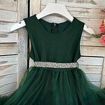 Официална детска рокля от тюл с ръчно декорирани елементи в тъмно зелено