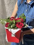 Кутия с 5 червени рози