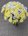 Букет с бели и жълти хризантеми
