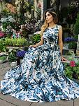 Дълга рокля с флорални мотиви
