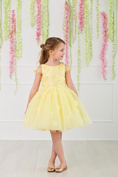 Рокля в млечно жълто