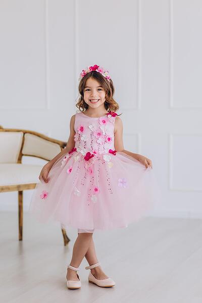 Розова рокля с цветя и кристали