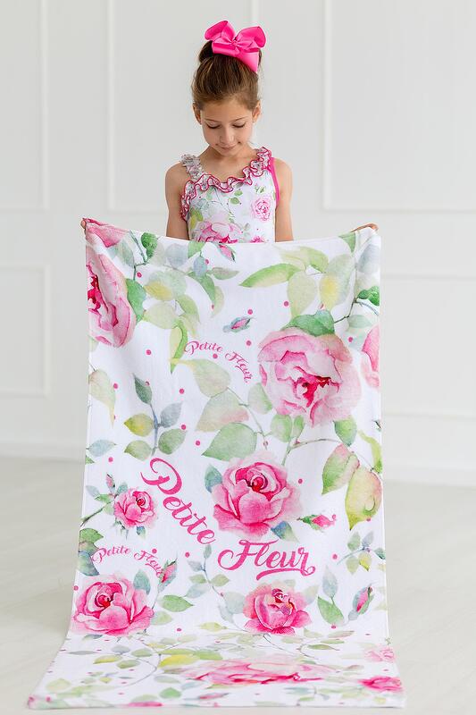 Плажна кърпа с принт рози