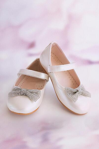 Балеринки в цвят слонова кост с красива панделка