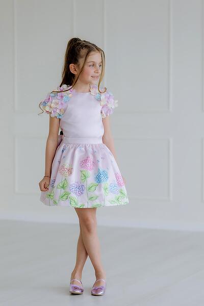 Блузка в розово с цветя по ръкавите