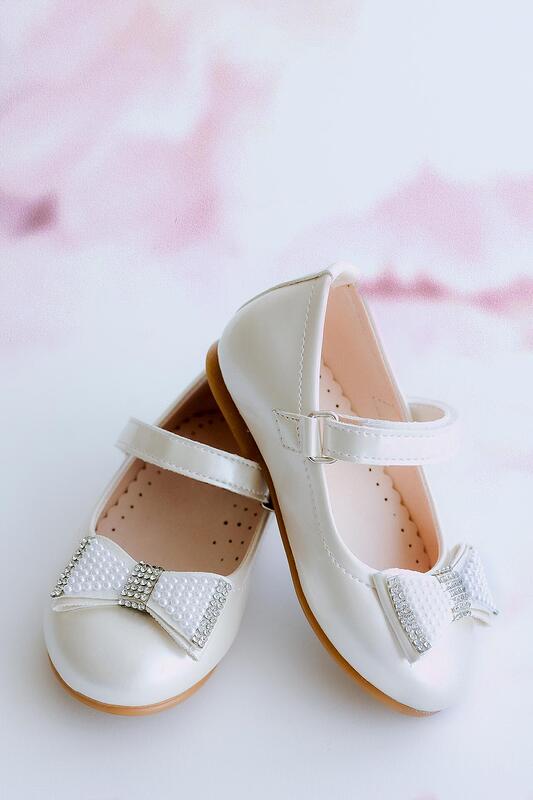 Балеринки в цвят слонова кост с панделка с перли и кристали
