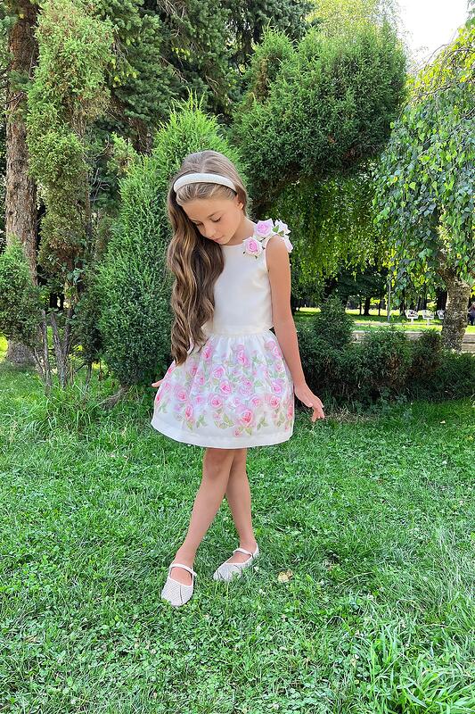 Пола с розови рози