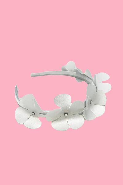 Диадема с цветя и камъни