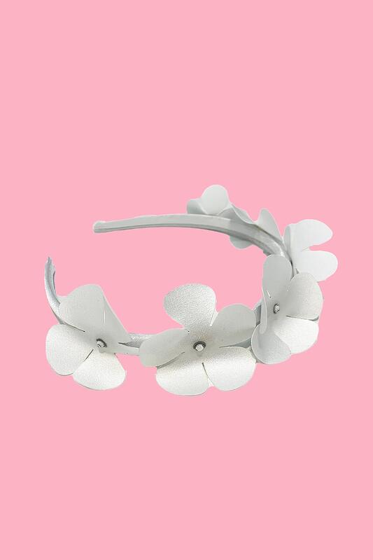 Диадема с цветя и камъни