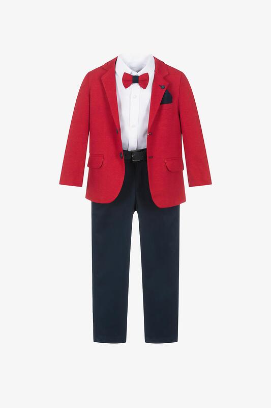Костюм в червено