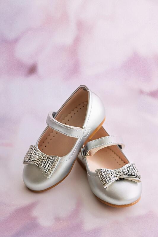 Балеринки в сребърно с панделка