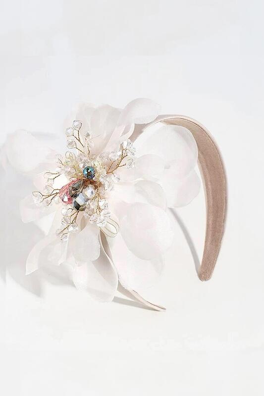 Диадема с голямо цвете