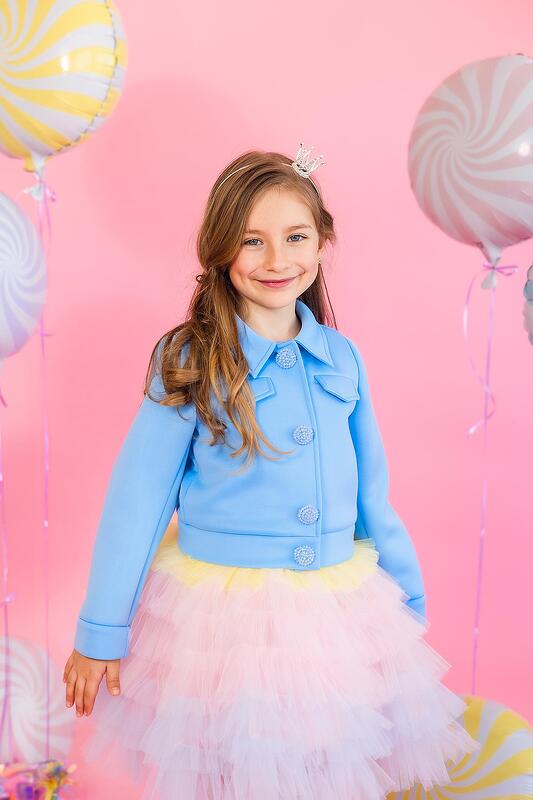 Яке в син цвят