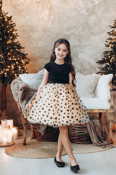 Черна празнична рокля за момиче със звездички