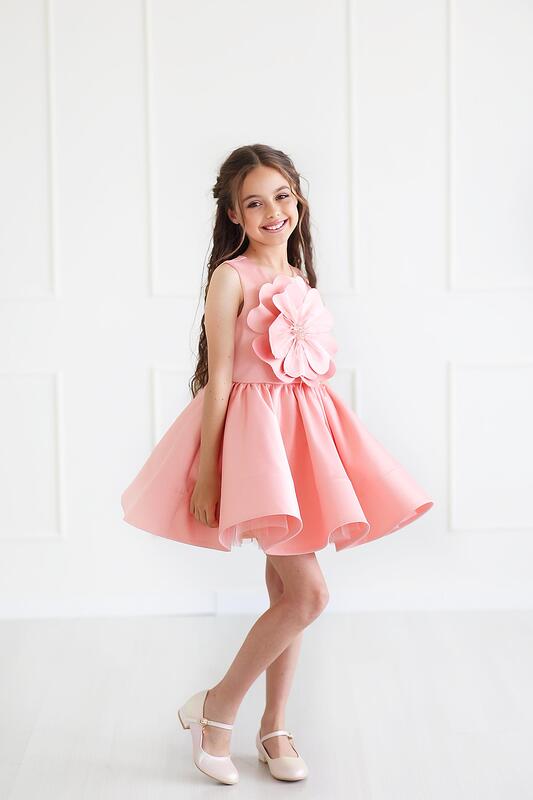 Детска рокля "Цветна магия в прасковено"