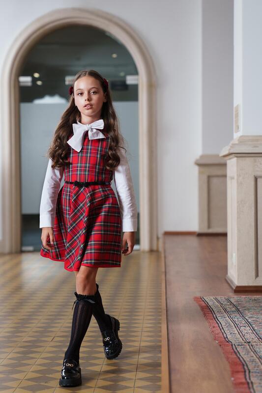 Червена детска рокля на каре