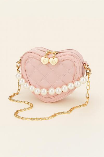 Луксозна детска чанта във формата на сърце в нежно розов цвят.