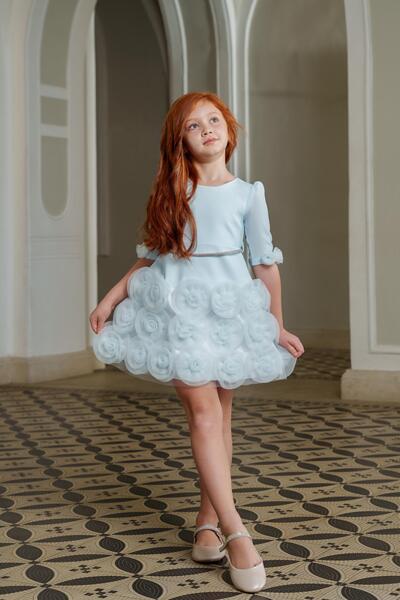 Синя рокля с борд цветя