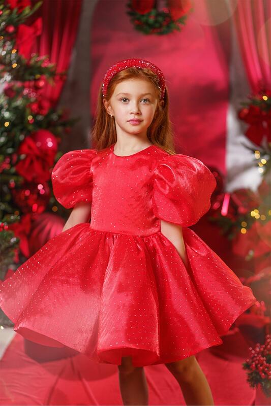 Червена празнична рокля с обемни ръкави и сатенен блясък