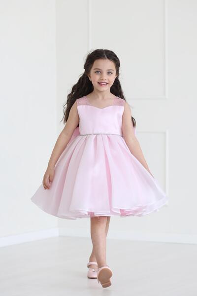 Луксозна детска рокля с панделка – розова