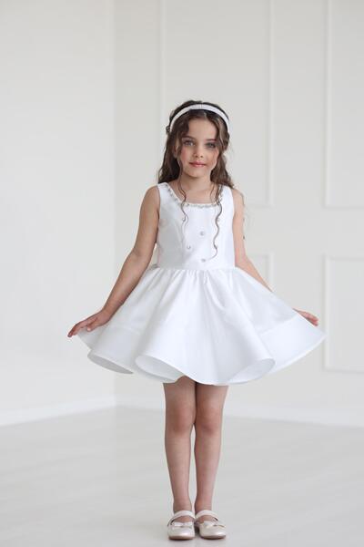 Луксозна детска рокля с панделка и камъни – бяла