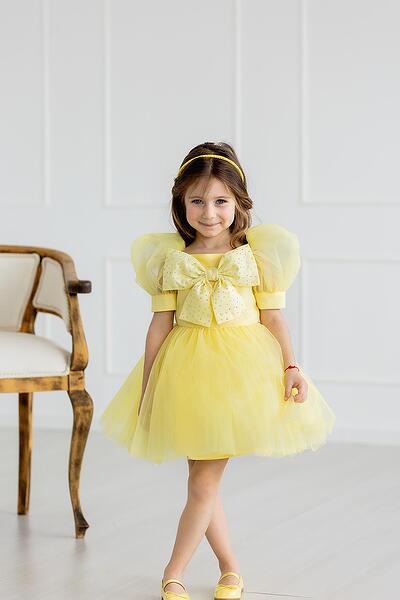 Рокля с панделка в жълто