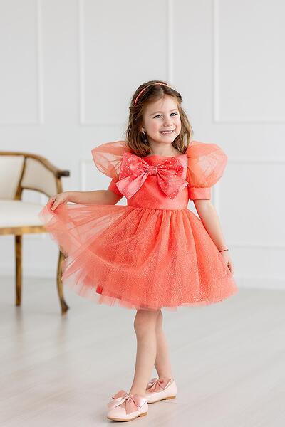 Рокля с панделка в коралов цвят