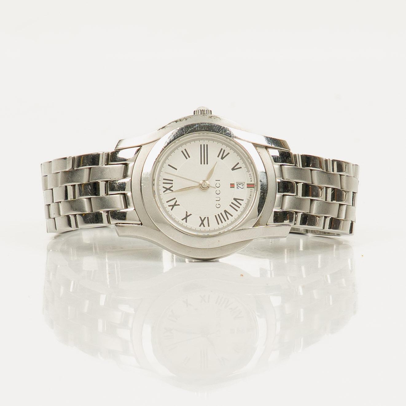 Pre-owned Gucci 5500L Classic Stainless Steel Women's Watch - Main Image