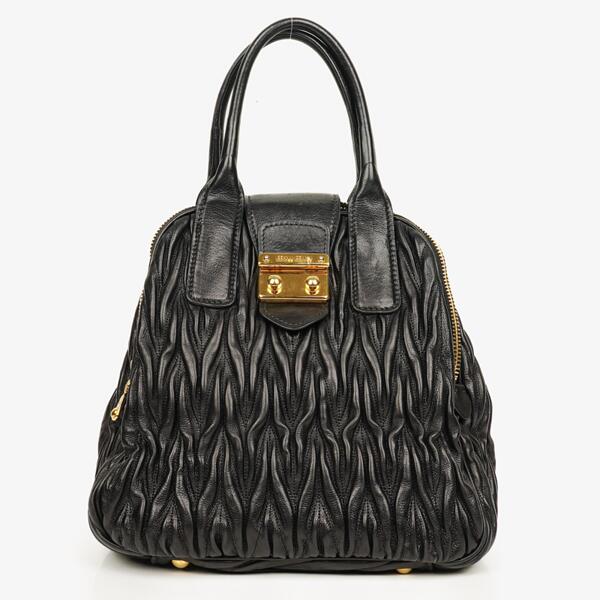 バッグ miumiu Mattelasse Lux Handbag Leather Vintage Miu Miu Matelassé Lux Bag - A Retro Tale