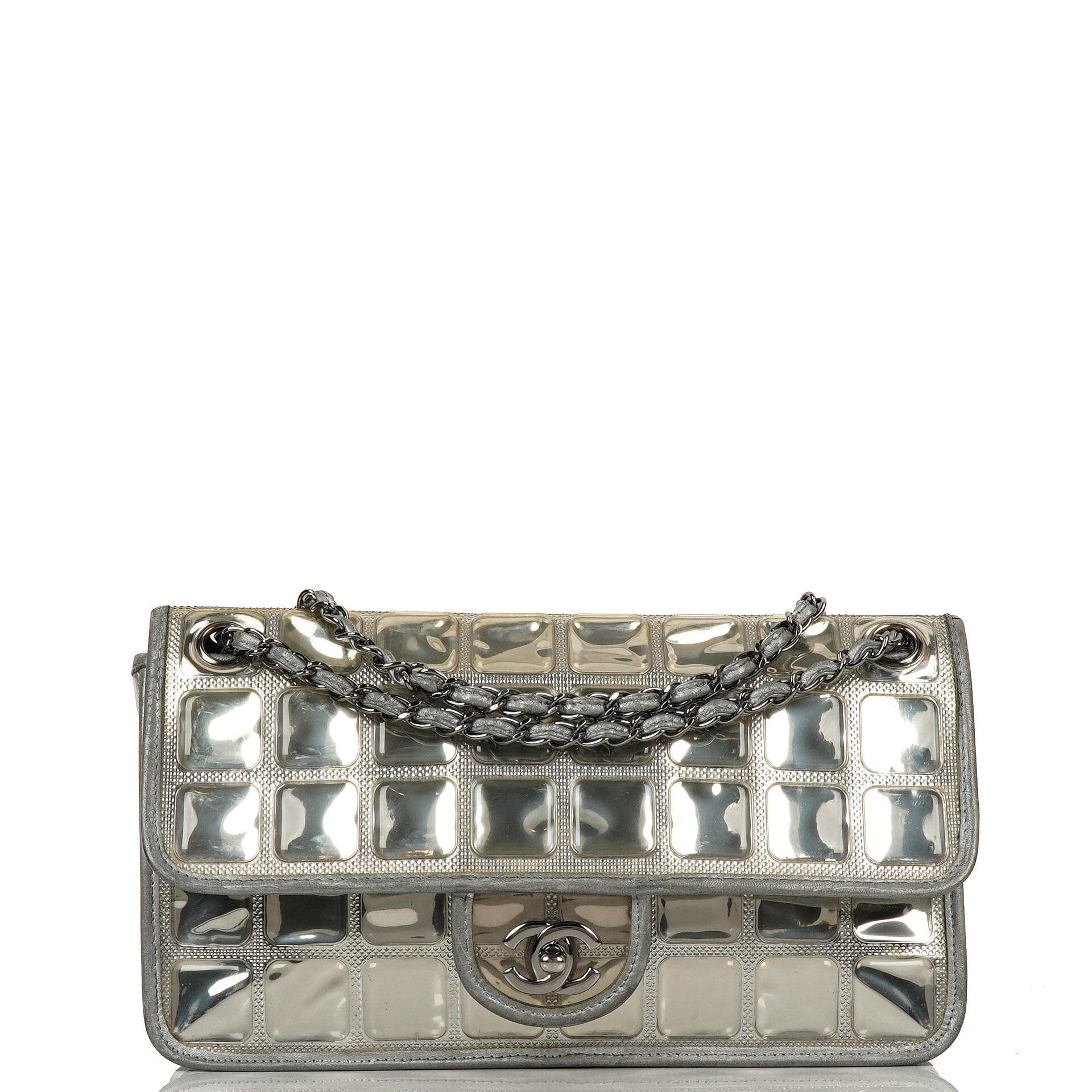 CHANEL ファブリックパネル Chanel Dark Silver Perforated Jumbo Double Flap Bag – Consign of