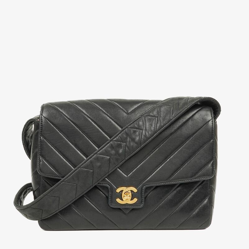 Pre-Owned Chanel Medium Flap Bag Black Chevron Lambskin 24K Gold