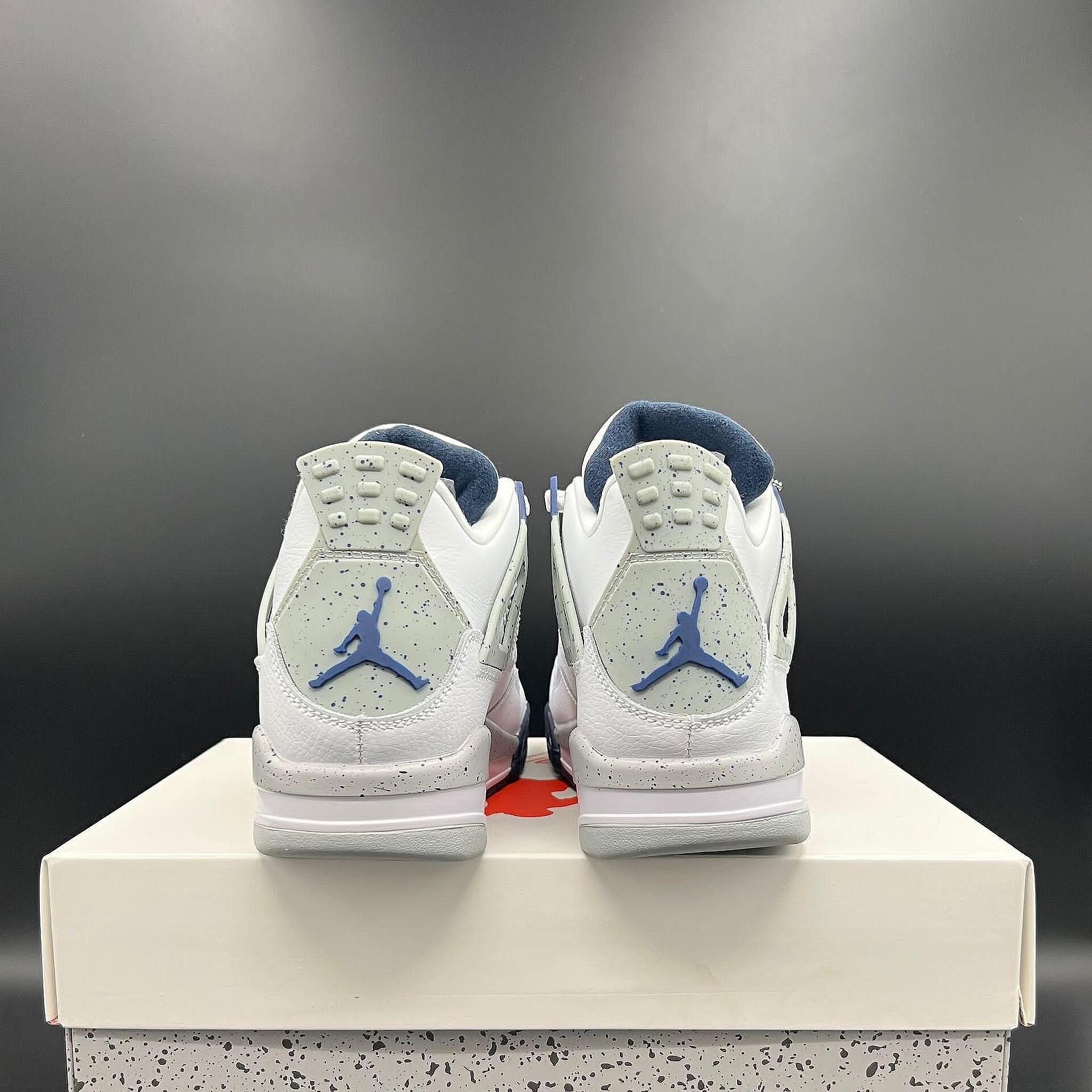 Обувки Nike Air Jordan 4 Retro Midnight Navy