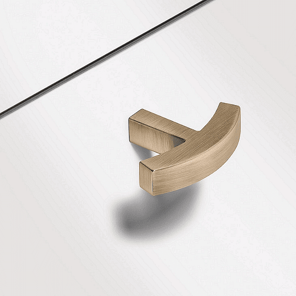 Мебелна дръжкака, 62 mm, цамак