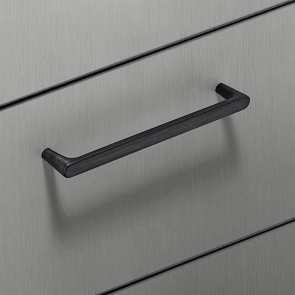 Мебелна дръжка 108 mm, цамак, антик черен, шлайфан