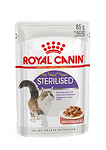 Royal Canin Sterilised in gravy - пълноценна храна за кастрирани котки, склонни към натрупване на наднормено тегло 85 гр.