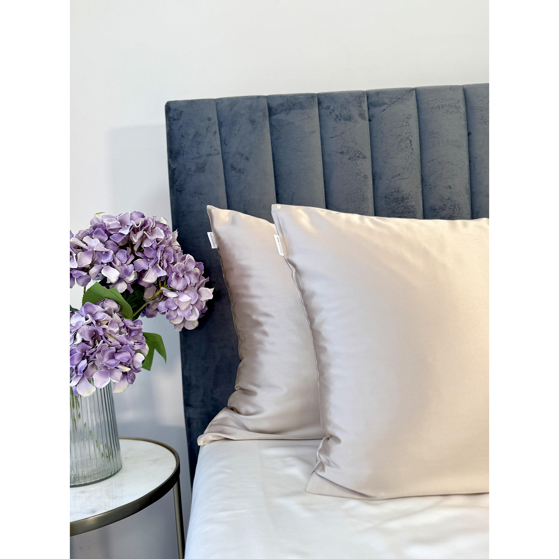 Premium калъфка от естествена коприна в Creme Brulee