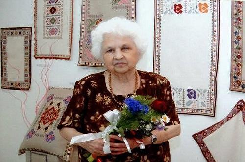 90-годишна пловдивчанка пази традицията на българските шевици