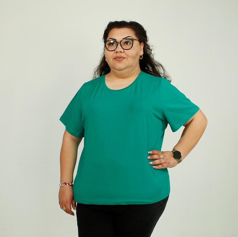 Зелена тениска с кръгло деколте