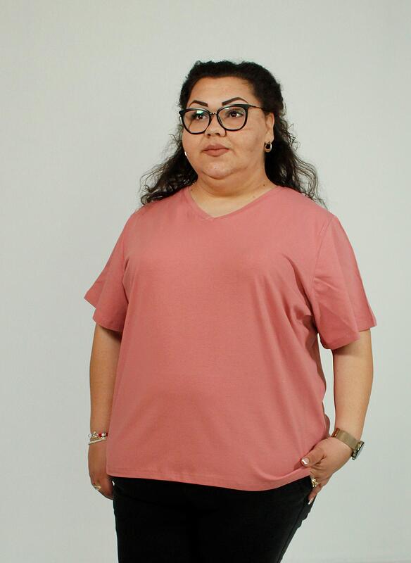 Розова тениска V-образно деколте