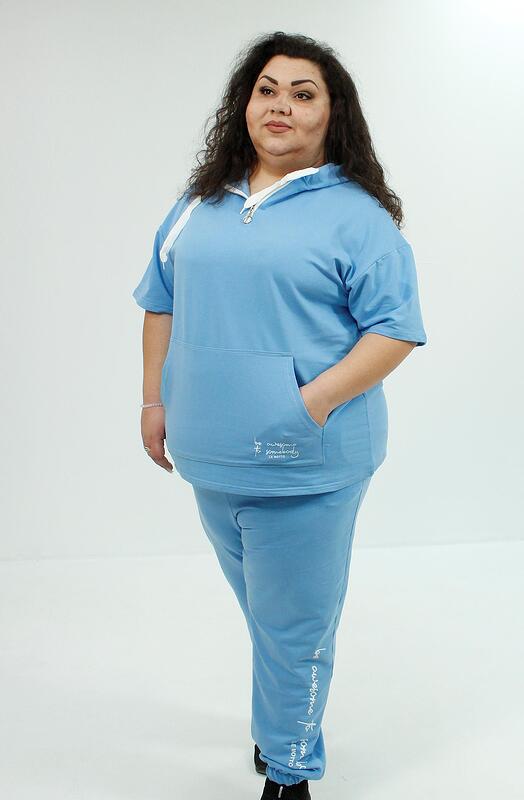 Син спортен екип от две части с качулка и къс ръкав