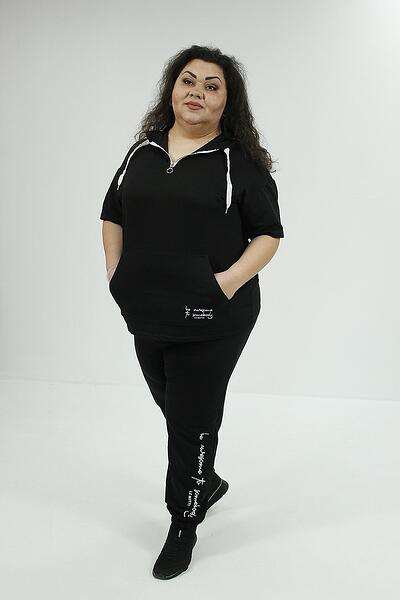 Черен спортен екип от две части с качулка и къс ръкав