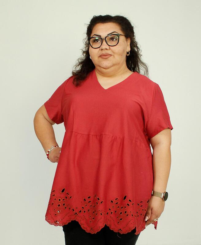 Червена туника с бродерия