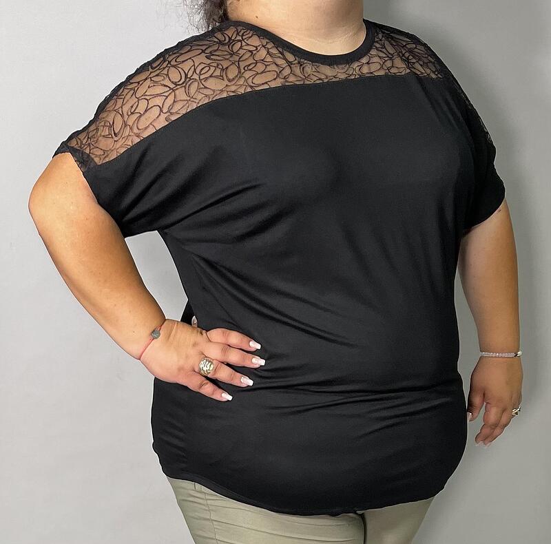 Блуза с дантела