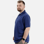 Синя тениска с яка и джоб