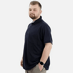 Черна тениска с яка и джоб