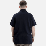 Черна тениска с яка и джоб