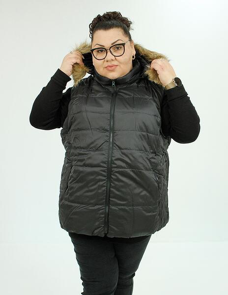 Черна грейка с пух на качулката и полар от вътрешната страна